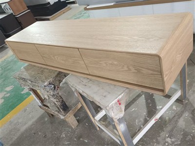 Yuav Ua Li Cas Yog Lub Rooj Muag Khoom Ntoo Ntoo TV tawg thaum lub caij ntuj no?